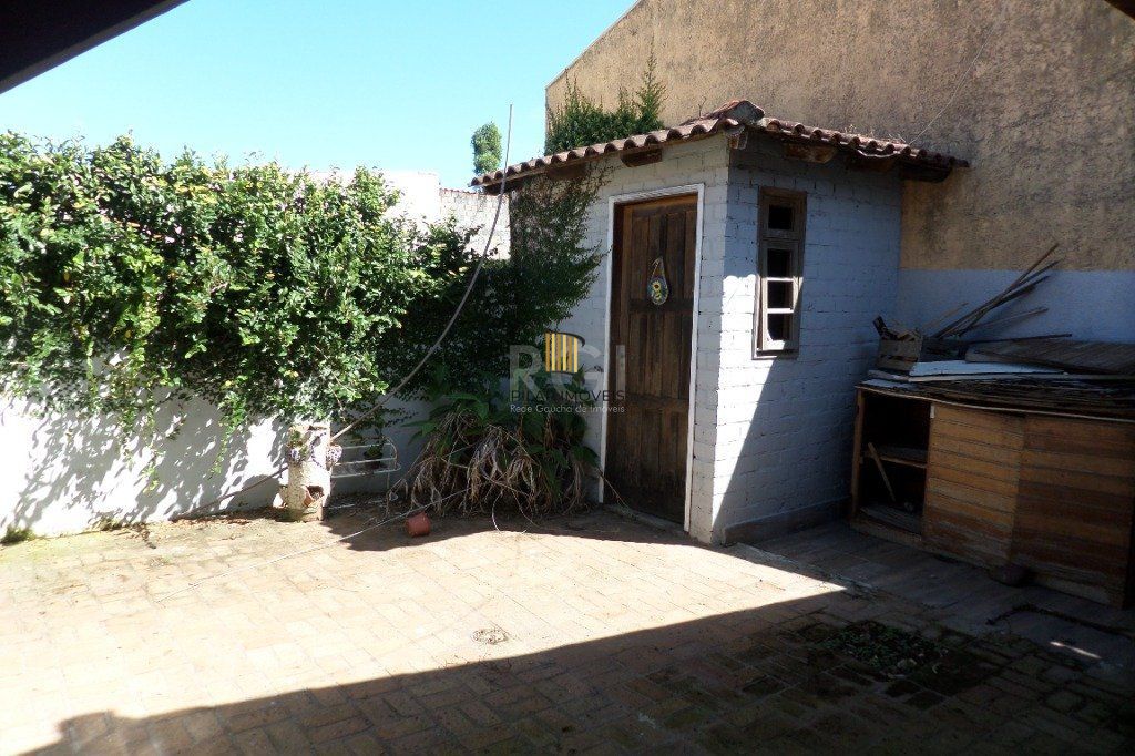 Casa na Hípica com 3 dormitórios e 2 vagas