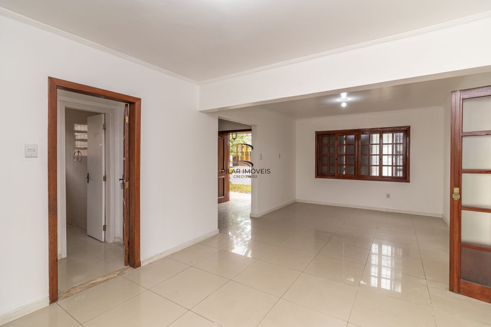 Casa no bairro Sarandi com 4 dormitórios e 4 vagas