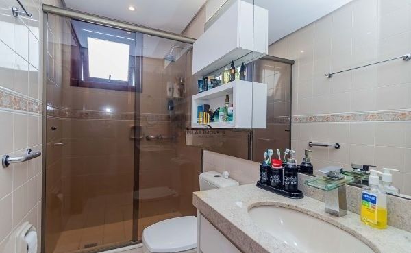 Apartamento no Menino Deus de 2 dormitórios e vaga