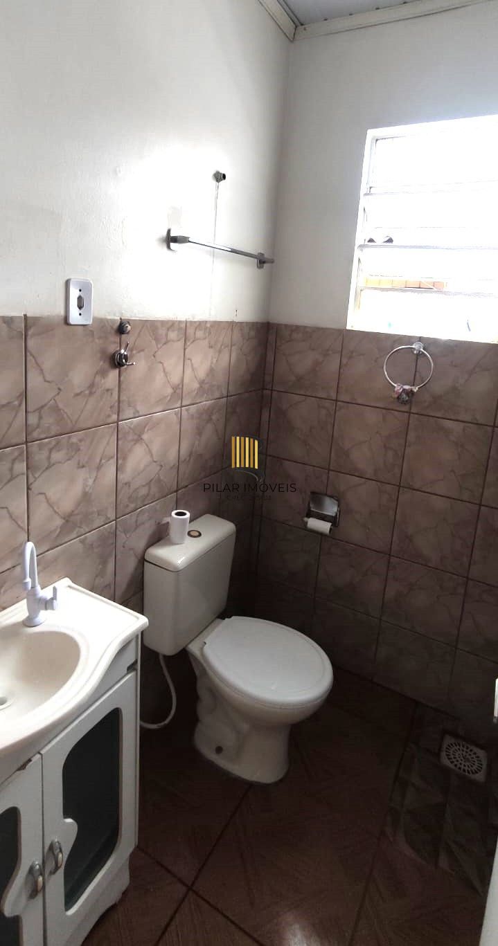 Casa no Sarandi de 2 dormitórios e pátio com piscina