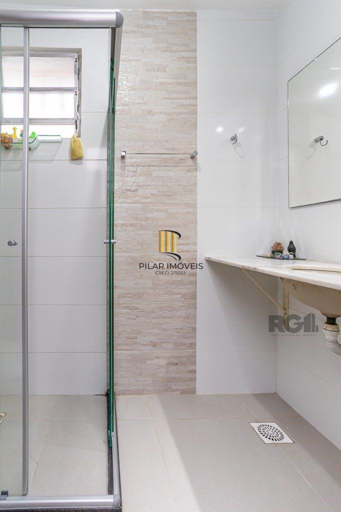 casa de 03 dorm, 02 banheiros , 03 vagas