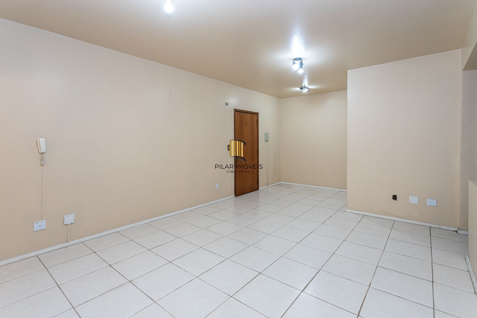 Sala Comercial com terraço