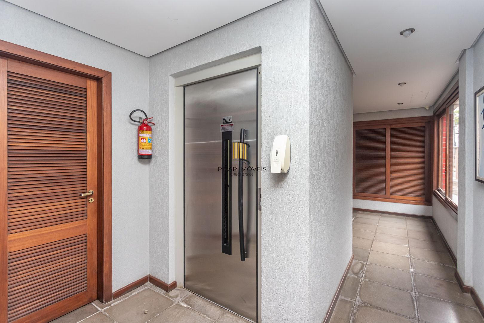 APTO DE 01 DORMITÓRIO , ELEVADOR, SACADA NA SALA E NO QUARTO, BAIRRO SANTANA