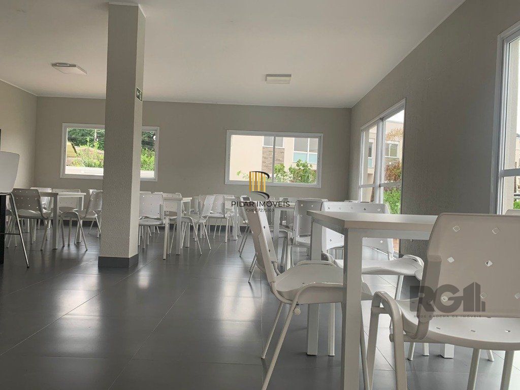 Sobrado novo com aproximadamente 88m² no bairro Vila Nova.