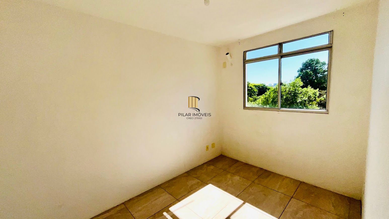 Apartamento no Porto Cruzeiro de 2 dormitórios vaga e infra DESOCUPADO