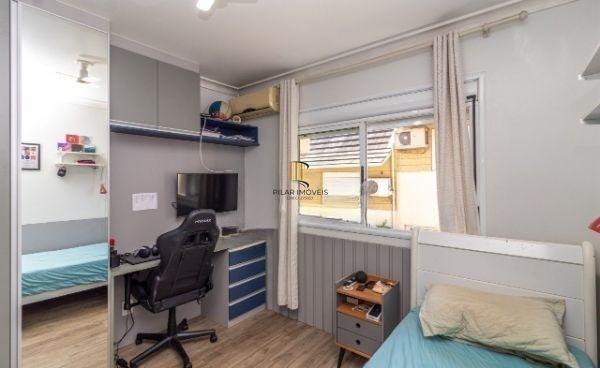 Sobrado condomínio no bairro Teresópolis de 4 dormitórios 2 vagas e infra