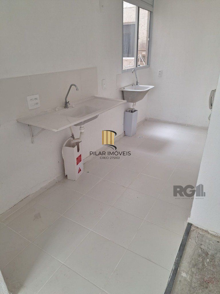 Apartamento de 02 dormitórios e 01 vaga, no bairro Rio Branco, em Canoas.