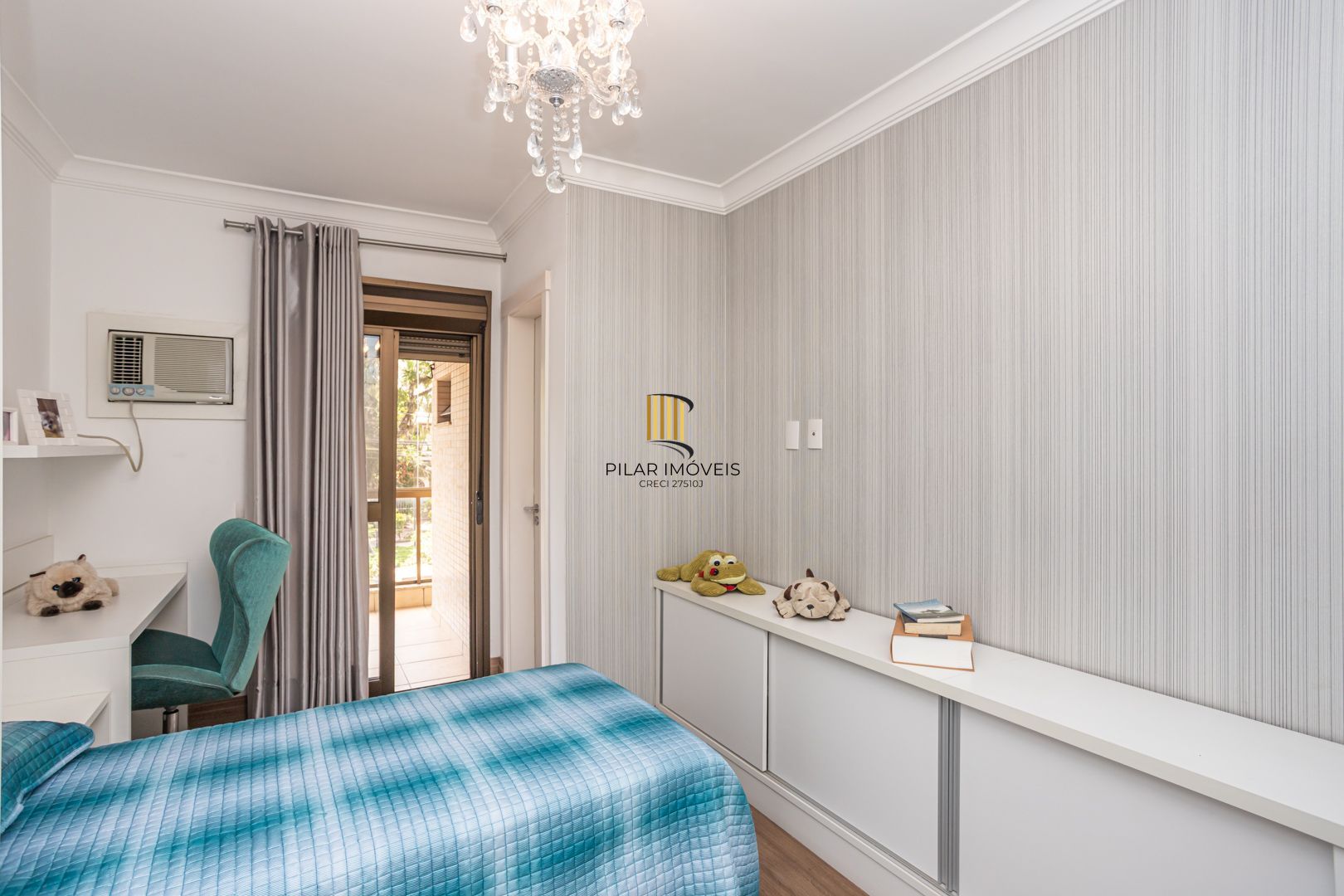 COBERTURA MOBILIADA COM VISTA PARA O GUAÍBA