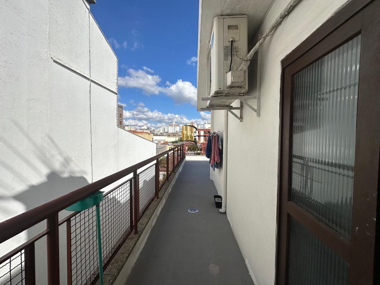 Ótima cobertura de 3 dormitórios com 232m² no bairro Passo da Areia.
