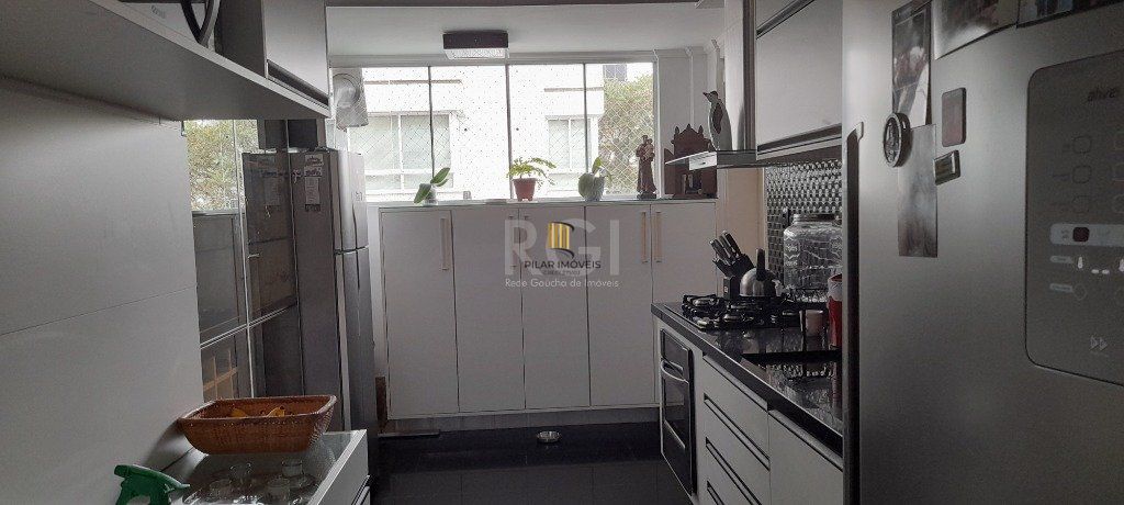 Apartamento para Venda - 143.28m², 3 dormitórios, sendo 1 suites, 1 vaga - Petrópolis