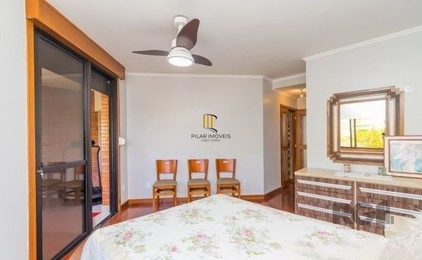 Casa sobrado no Cristal de 3 dormitórios e 3 vagas