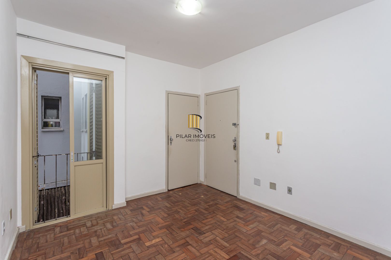 APTO DE 01 NO MENINO DEUS, DESOCUPADO