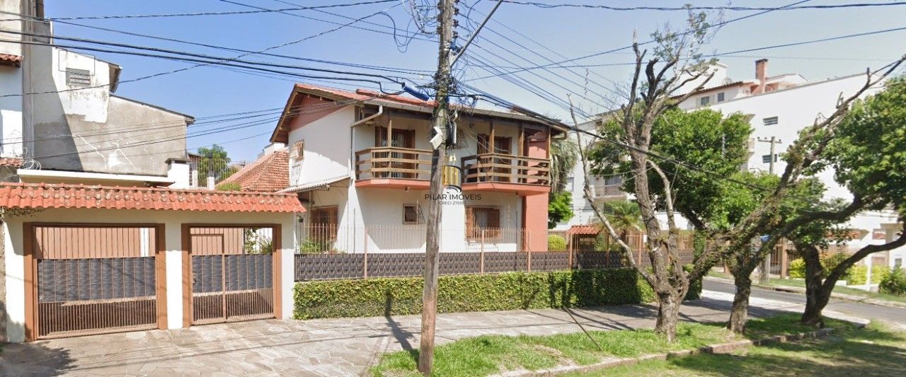 Casa 4 dormitórios no bairro Partenon