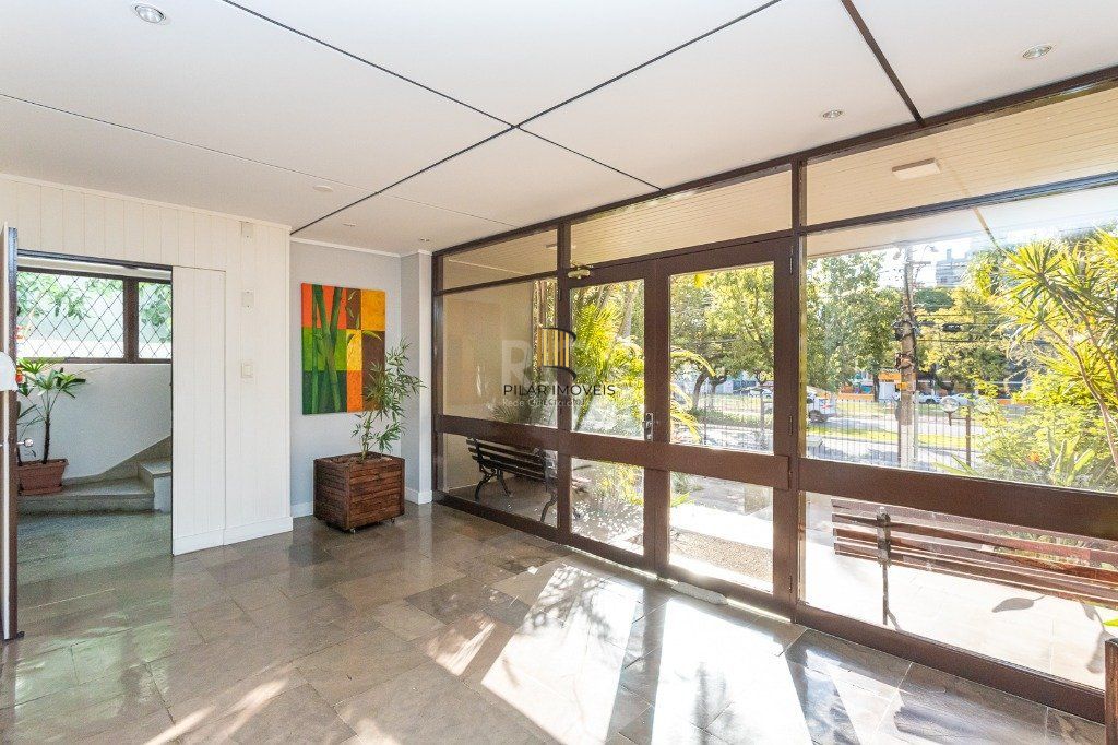 Apartamento no bairro Higienópolis com 190m² de 3 dormitórios e 2 vagas