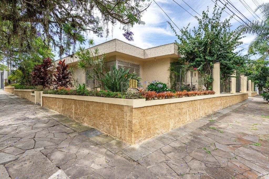 Casa para Venda - 740m², 5 dormitórios, sendo 1 suites, 3 vagas - Vila Assunção