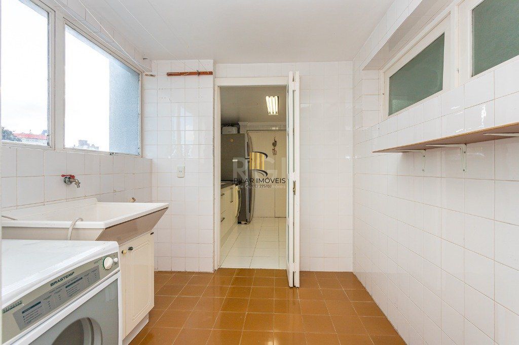 Apartamento no bairro Higienópolis com 190m² de 3 dormitórios e 2 vagas