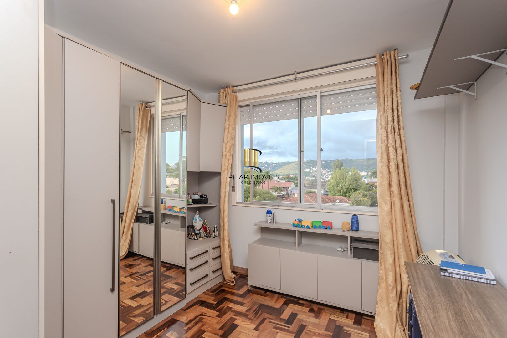 OCASIÃO 3 dormitórios, suíte e vaga, 106m² privativos, por R$ 400 mil