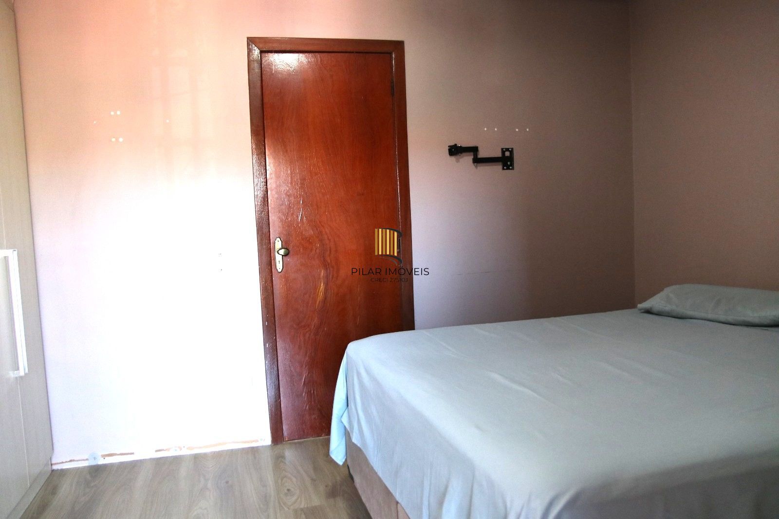 Casa sobrado na Hípica de 2 dormitórios e 2 vagas