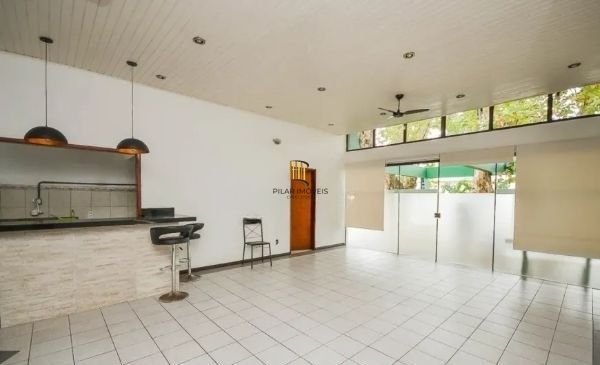 Apartamento no bairro Nonoai de 2 dormitórios e vaga