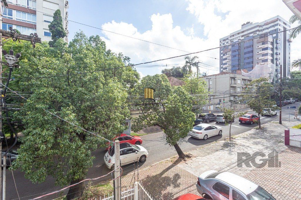 Casa Espaçosa de 3 Dormitórios à Venda no Bairro Moinhos De Vento!