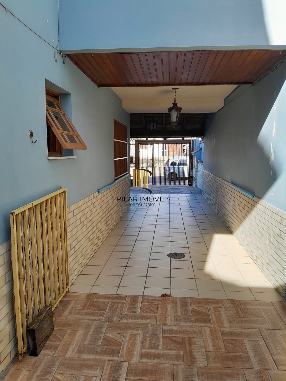 Casa sobrado a Venda de 5 Quartos, 1 Suite e 4 Vagas de Garagem com 235M²privt.