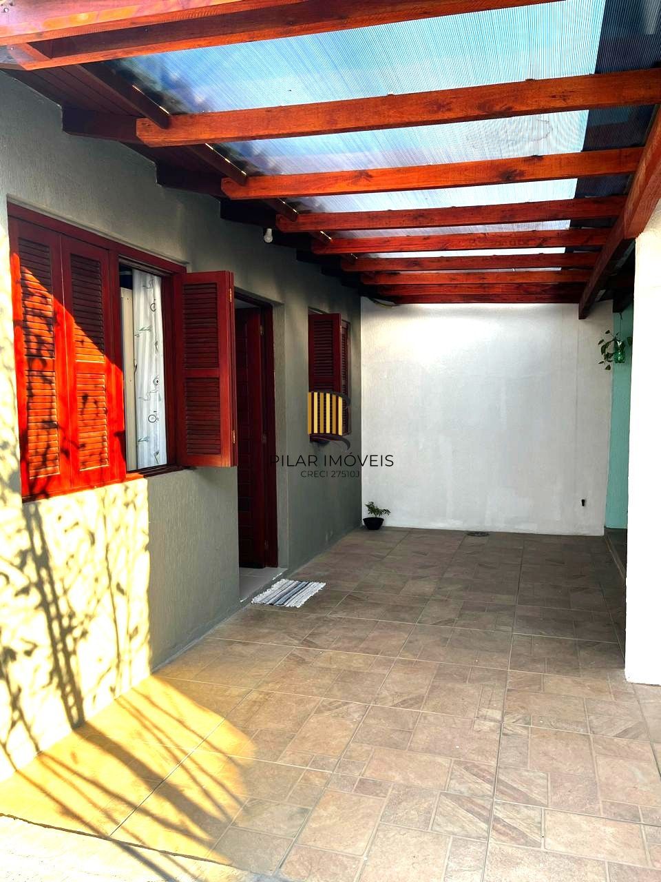 Casa térrea de 3 dormitórios e amplo pátio