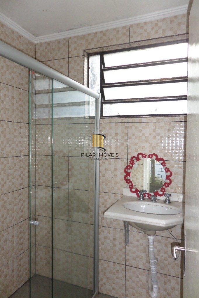 Casa no bairro Jardim Botânico de 3 dormitórios e 2 vagas
