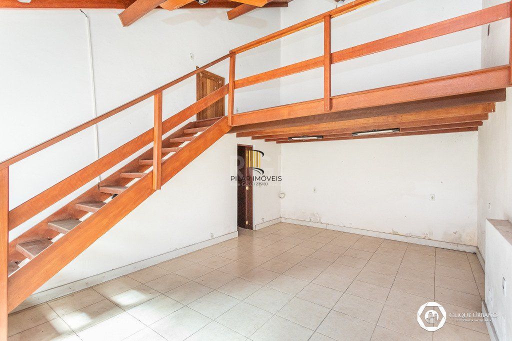 Casa para Venda - 330m², 4 dormitórios, sendo 3 suites, 2 vagas - Petrópolis