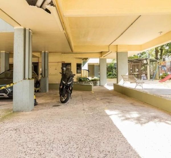 Apartamento amplo no bairro Tristeza de 3 dormitórios e 2 vagas