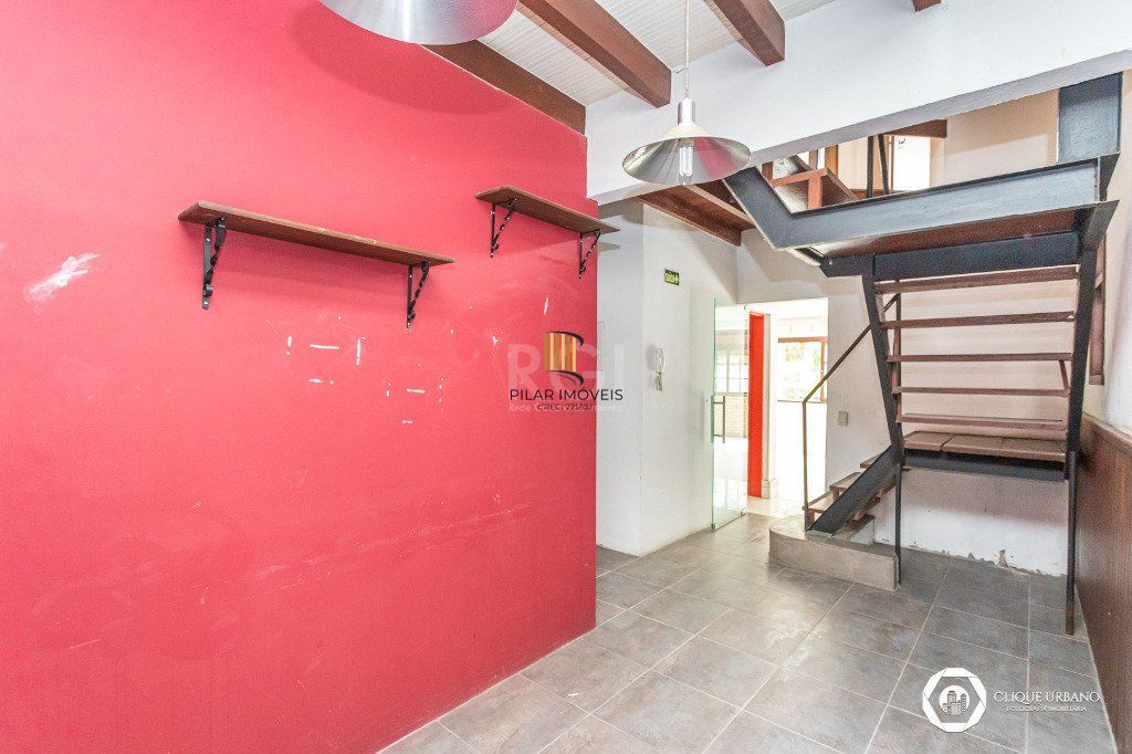 Casa para Venda - 330m², 4 dormitórios, sendo 3 suites, 2 vagas - Petrópolis