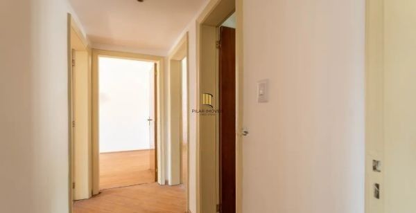 Apartamento no Petrópolis de 3 dormitórios e 2 vagas