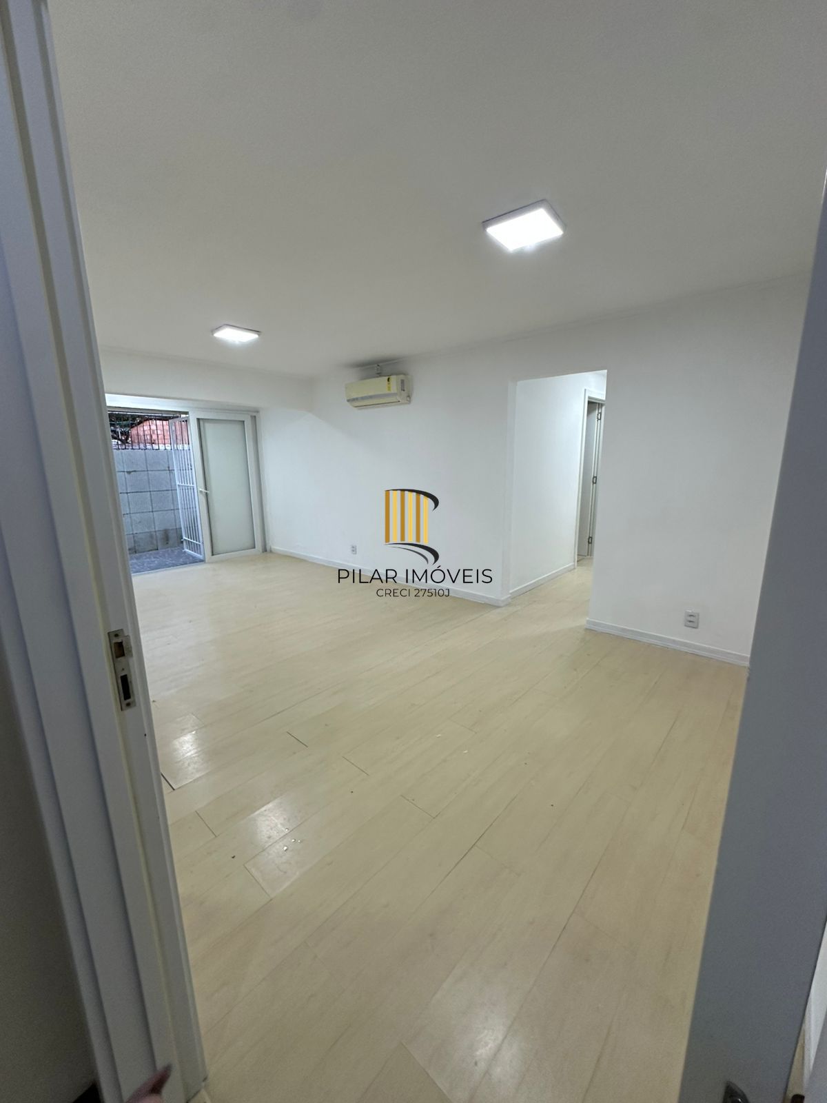 Apartamento com 3 Quartos, térreo com pátio privativo, 1 vaga coberta à Venda, 88m² privativos, só R$ 299.000 - Pilar Imóveis