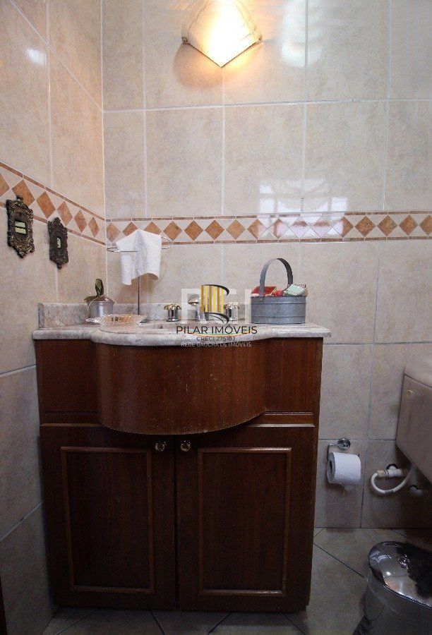 Casa para Venda - 280m², 3 dormitórios, 2 vagas - Petrópolis