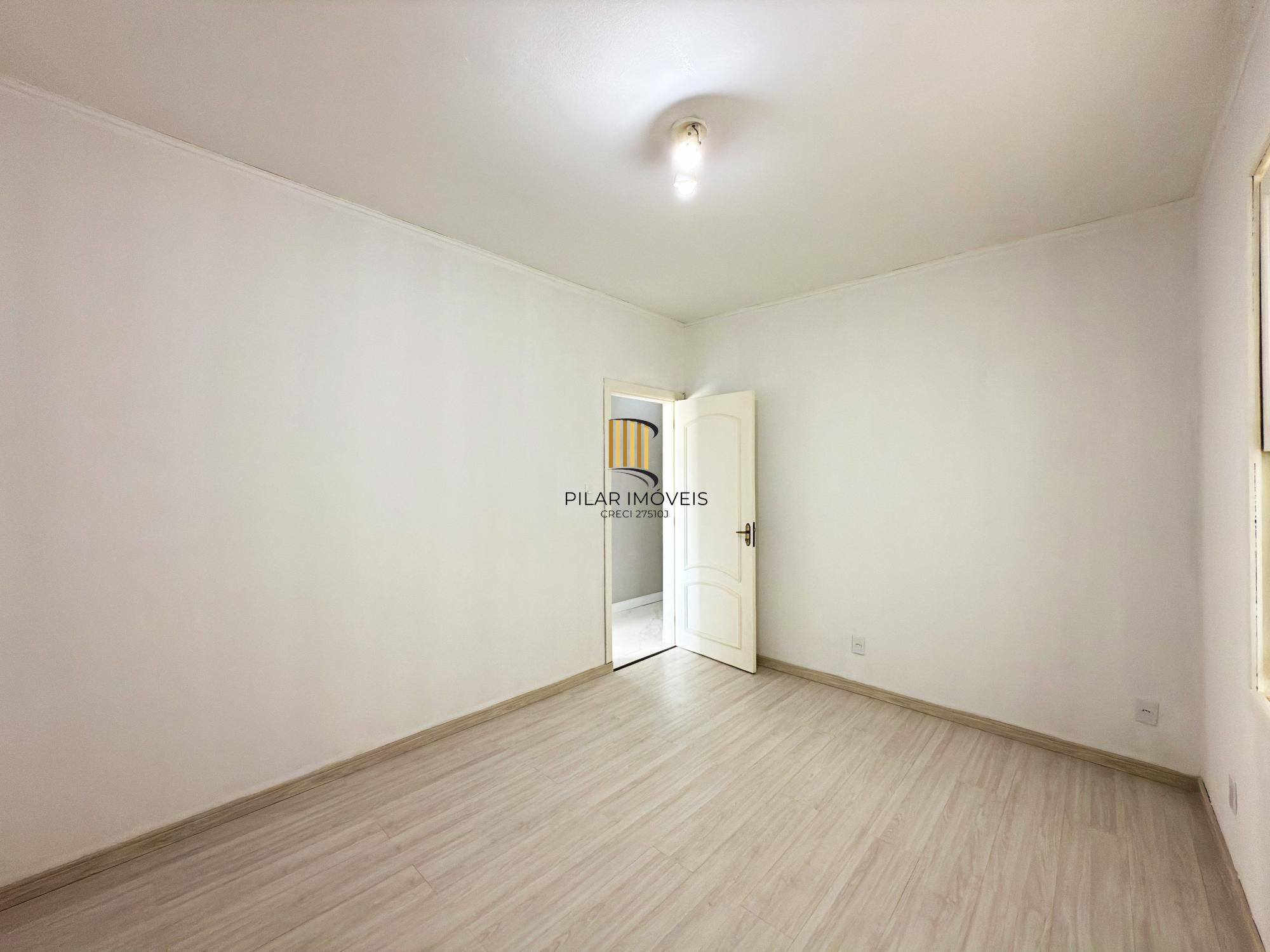 Casa 3 dormitórios no bairro Medianeira