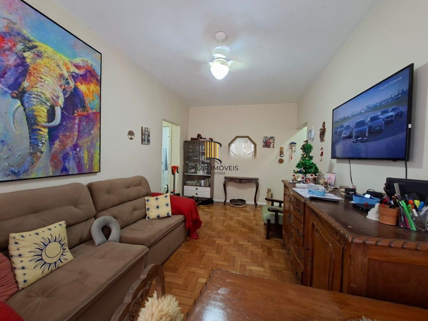 Lindo apartamento de 2 dorm. + dependência no Centro Histórico