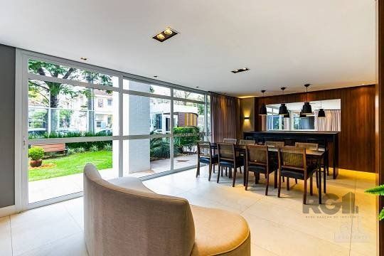 Apartamento  no Menino Deus de 3 dormitórios e 2 vagas