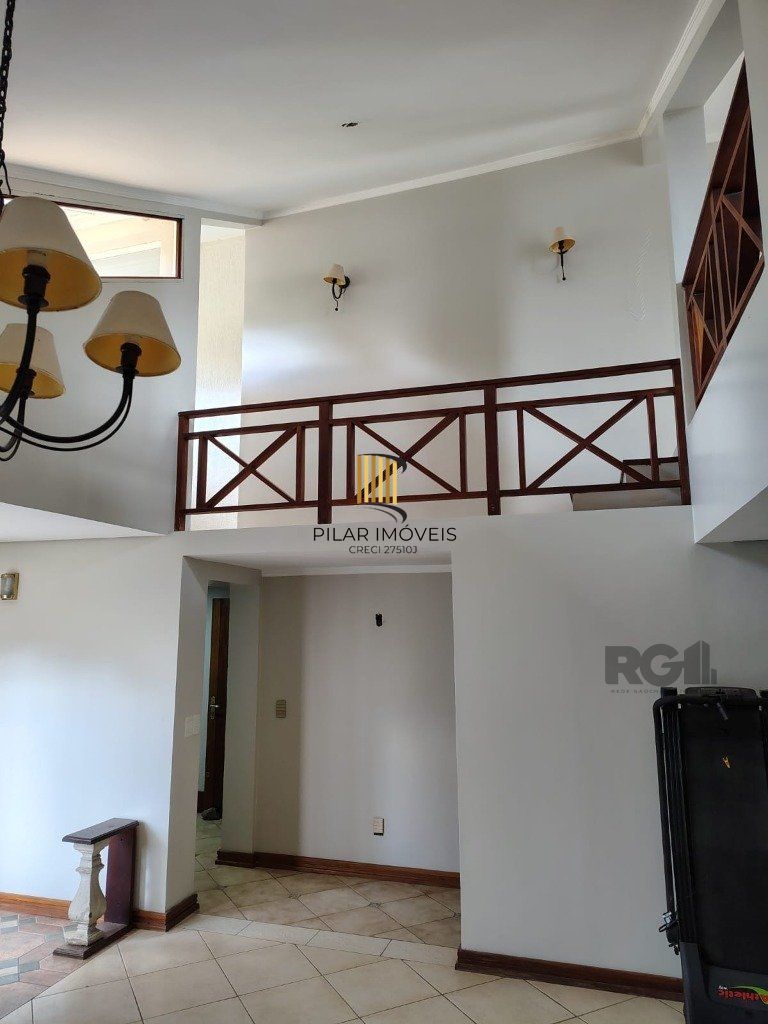 Casa sobrado com 300m² na Vila Nova de 3 dormitórios e 4 vagas