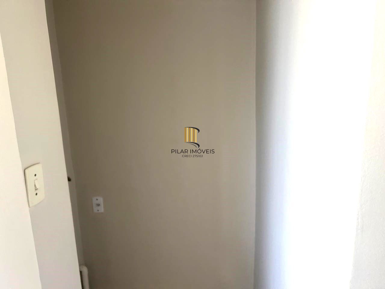 Apartamento no Cristal de 2 dormitórios, dependência e vaga
