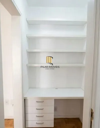 Apartamento Térreo com pátio no Menino Deus de 1 dormitório DESOCUPADO