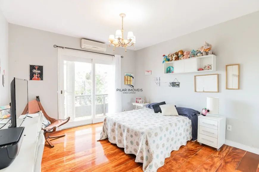 Casa 4 dormitórios no bairro Chácara das Pedras