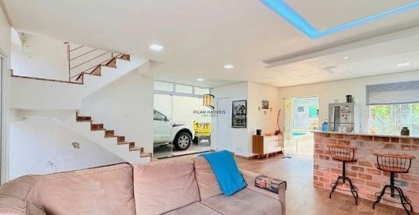 Sobrado no bairro Vila Ipiranga de 4 dormitórios e 4 vagas