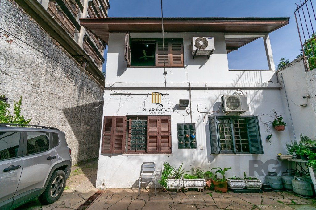 Sobrado no Moinhos de Vento de 4 dormitórios e 4 vagas