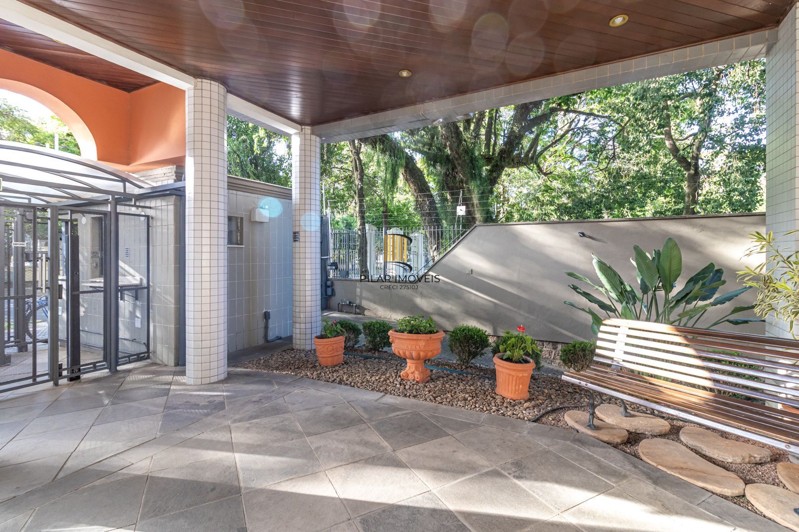 Cobertura no Menino Deus de 3 dormitórios e 2 vagas DESOCUPADO