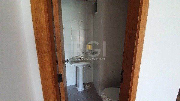 Sala comercial no bairro Petrópolis frente desocupada