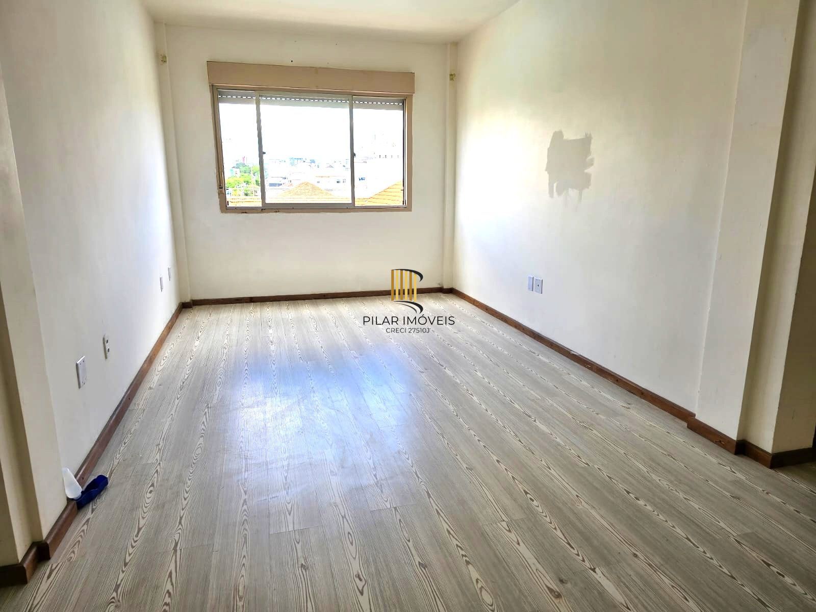 Apartamento no Passo D'areia de 1 dormitório e vaga DESOCUPADO