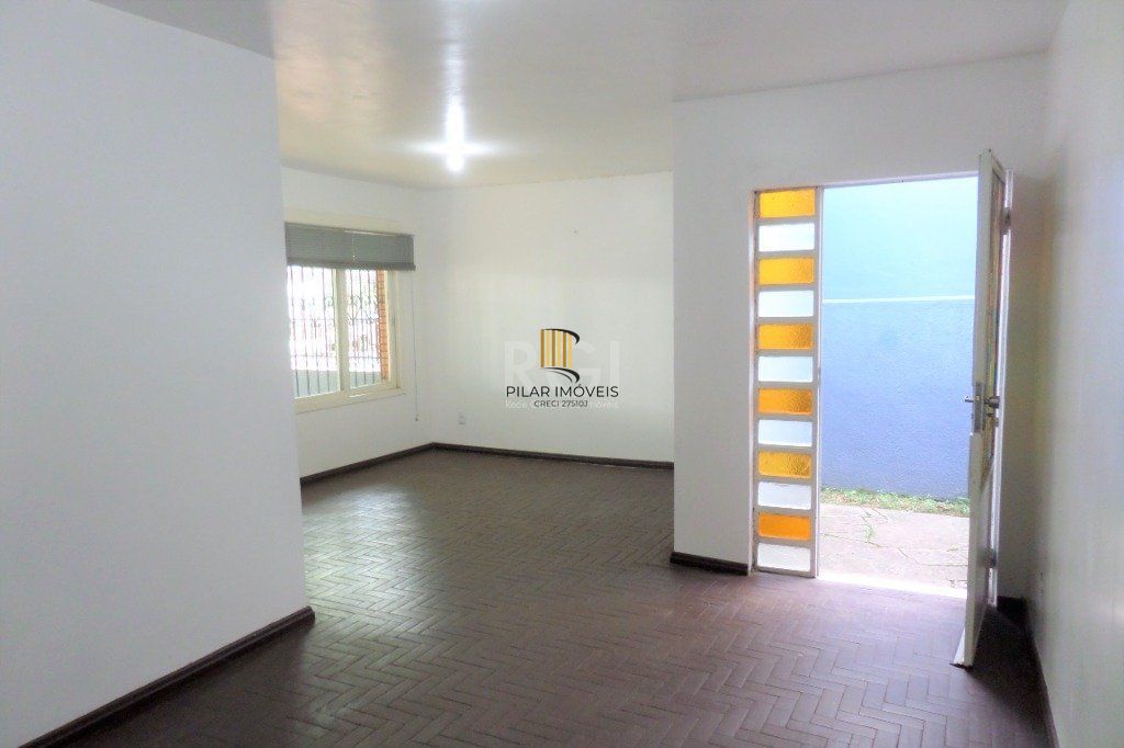 Casa no bairro Jardim Botânico de 3 dormitórios e 2 vagas