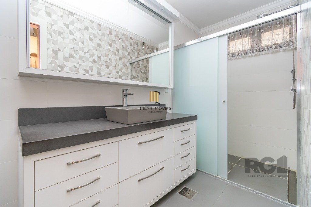 Sobrado de 4 dormitórios no Moinhos de Vento