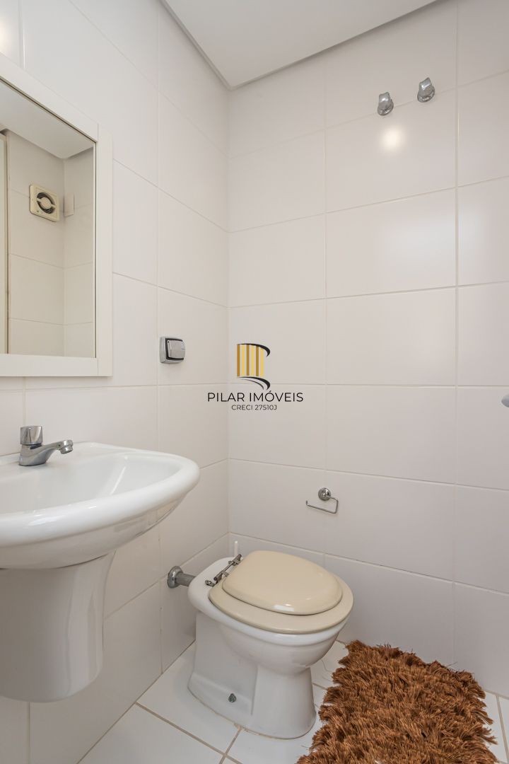 COBERTURA MOBILIADA COM VISTA PARA O GUAÍBA