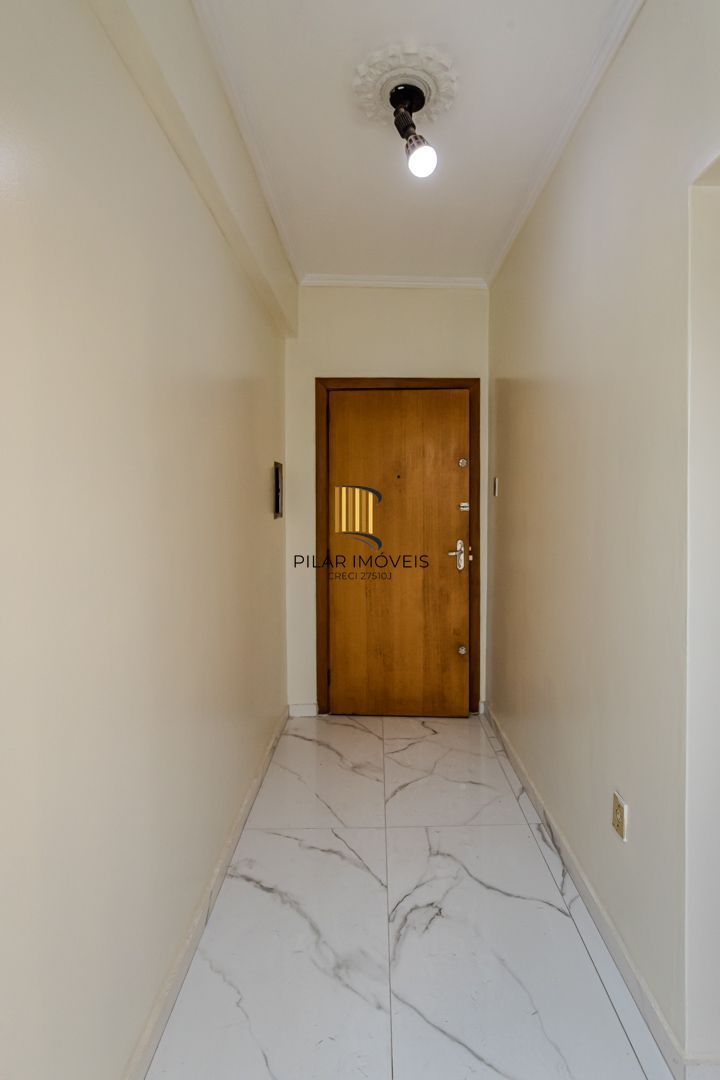 apto de 03 DOR. no centro todo reformado, desocupado. 8 andar elevador
