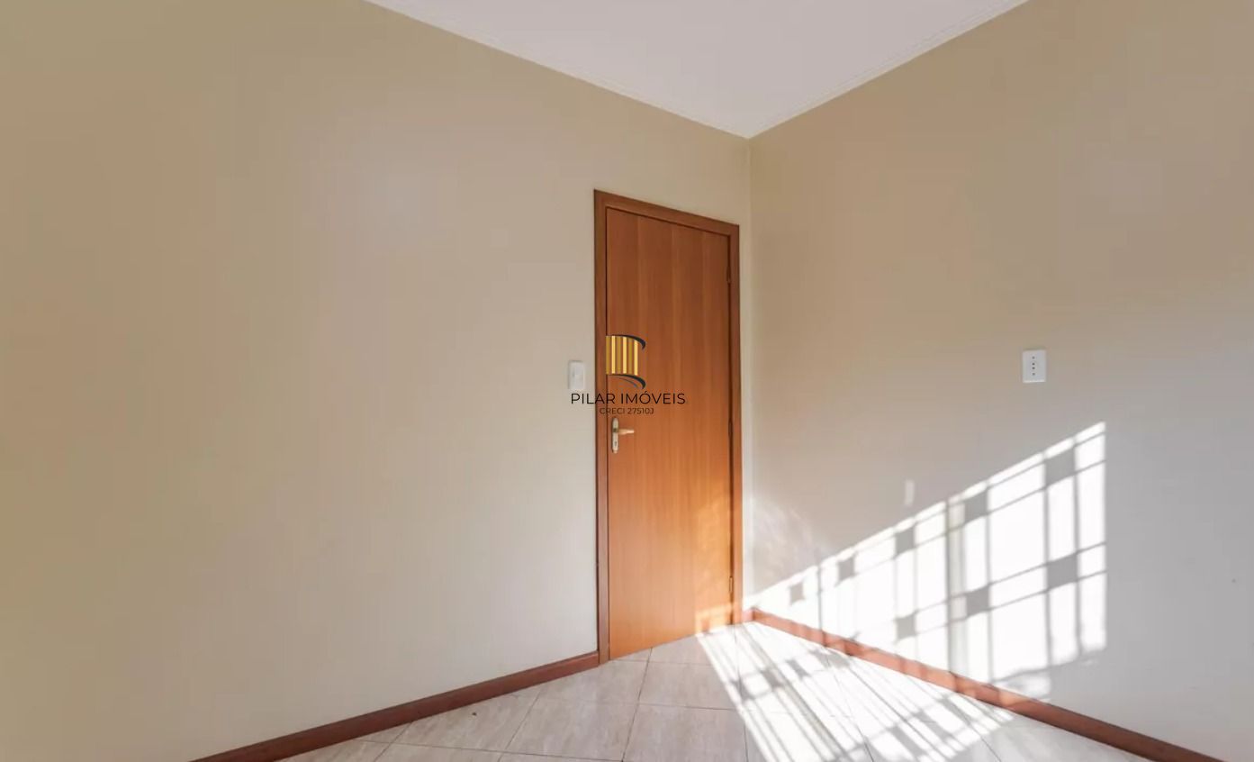 Casa no bairro Jardim Sabará de 4 dormitórios e 3 vagas DESOCUPADA